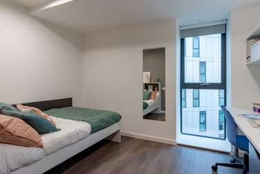 Penthouse En Suite - Image 1